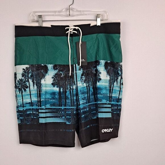 Oakley Mens Board Shorts NWT - Picture 1 of 11
